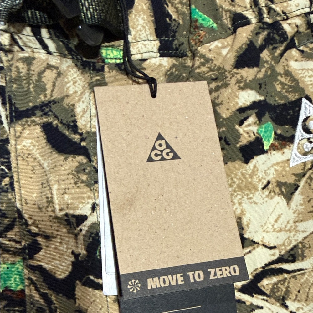 Nike ACG Men's Camouflage Cargo Pants - Picture 3 of 12